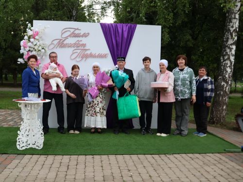 «Пар балдак»та мәңгелек мәхәббәт: Актаныш Бриллиант, Зөбәрҗәт һәм Алтын туй юбилярларын котлады