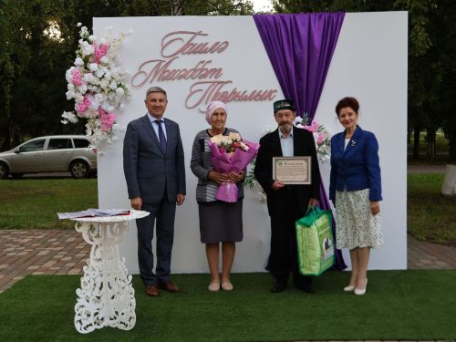 «Пар балдак»та мәңгелек мәхәббәт: Актаныш Бриллиант, Зөбәрҗәт һәм Алтын туй юбилярларын котлады