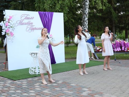 «Пар балдак»та мәңгелек мәхәббәт: Актаныш Бриллиант, Зөбәрҗәт һәм Алтын туй юбилярларын котлады