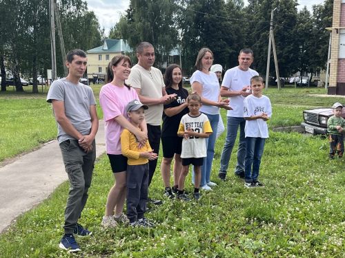 Татарстанда җәй: Актанышның яшь гаиләләре «Гаиләм-җылы учагым» ишегалды бәйрәмендә ял итте