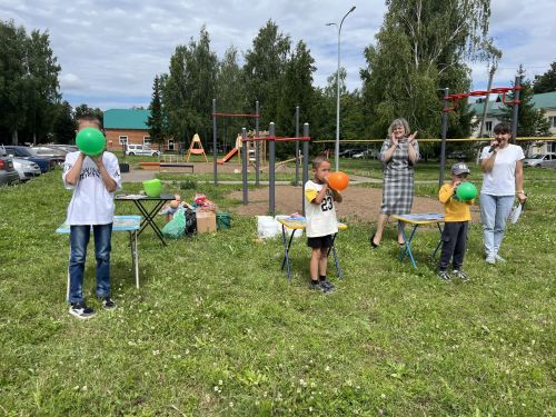 Татарстанда җәй: Актанышның яшь гаиләләре «Гаиләм-җылы учагым» ишегалды бәйрәмендә ял итте