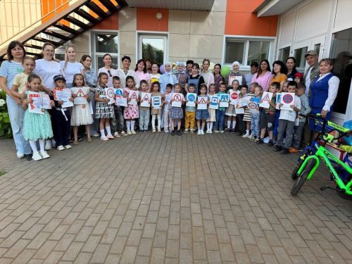 «Алтынчәч»тә юл кагыйдәләрен өйрәтүдә иң актив гаиләләрне хөрмәтләделәр