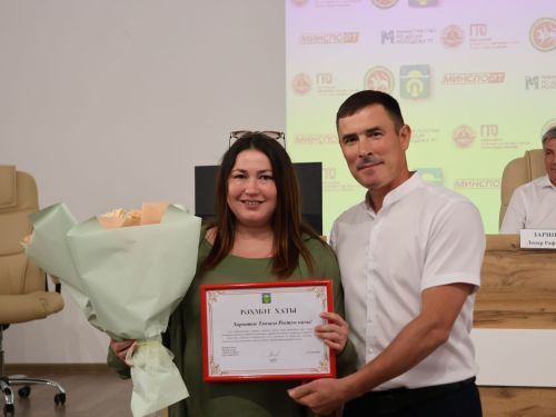 Безнең фотолар: Актаныш районының алдынгы физкультурачылары бүләкләнде