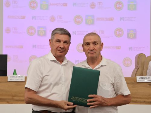 Безнең фотолар: Актаныш районының алдынгы физкультурачылары бүләкләнде