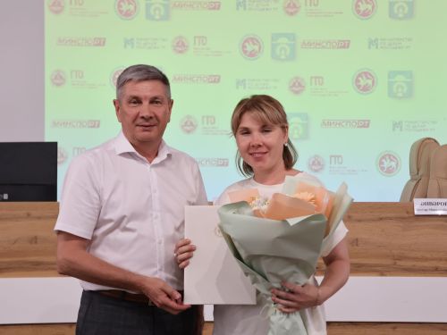 Безнең фотолар: Актаныш районының алдынгы физкультурачылары бүләкләнде