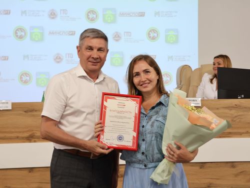 Безнең фотолар: Актаныш районының алдынгы физкультурачылары бүләкләнде
