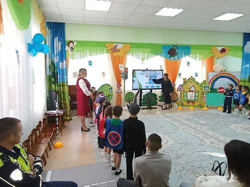 «Җәяүлеләр мәктәбе»ндә кунаклар: Алтынчәч балалары үз белемнәрен күрсәтте