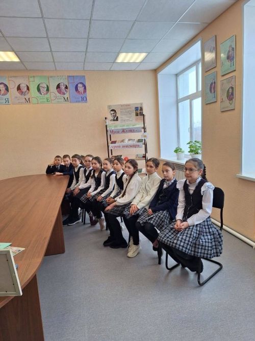 Актанышның беренче санлы мәктәп китапханәсендә Татарстанның Халык шагыйре Фәнис Яруллинны искә алдылар