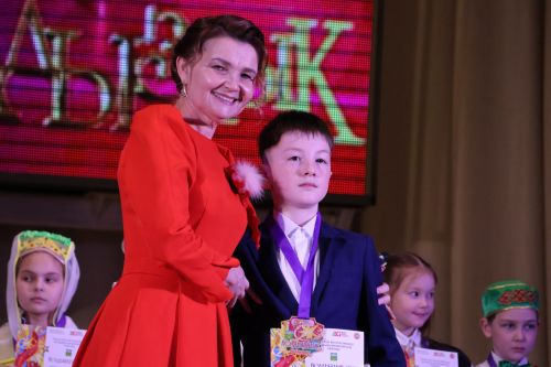 «Йолдызлык-2026»: Актаныш районы мәктәп укучыларының гала-концертыннан безнең репортаж