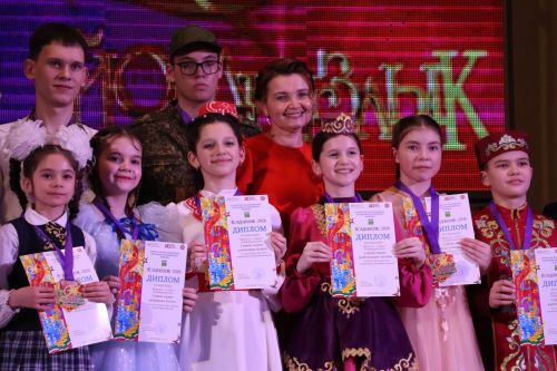 «Йолдызлык-2026»: Актаныш районы мәктәп укучыларының гала-концертыннан безнең репортаж