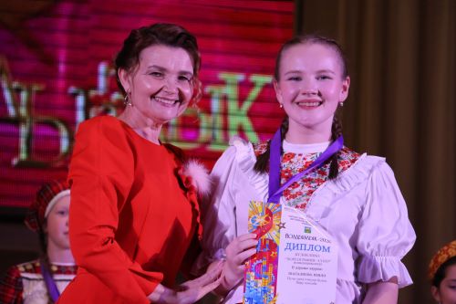 «Йолдызлык-2026»: Актаныш районы мәктәп укучыларының гала-концертыннан безнең репортаж