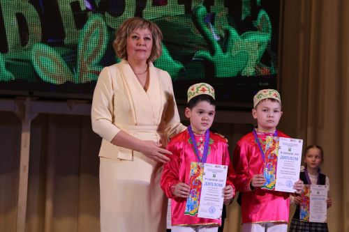 «Йолдызлык-2026»: Актаныш районы мәктәп укучыларының гала-концертыннан безнең репортаж
