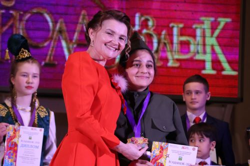 «Йолдызлык-2026»: Актаныш районы мәктәп укучыларының гала-концертыннан безнең репортаж