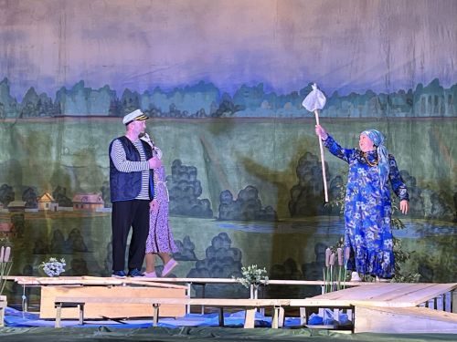 Иске Богады халык театры «Йөрәк маем» спектаклен күрсәтте