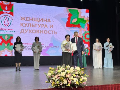 Кәзкәй китапханәчесе Гөлназ Әхмәдишина республикакүләм бәйрәмдә бүләкләнде