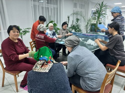Кәзкәй авылында блиндаж мендәрләре тегәләр