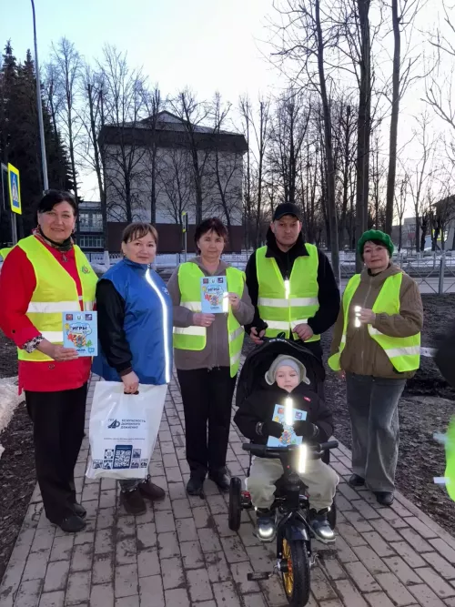 Әби -бабаларына кунакка кайткан балаларга юл йөрү кагыйдәләрен искә төшерделәр