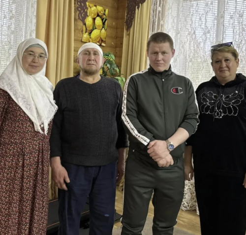 Махсус хәрби операциядә катнашучы Илгиз Шәйхразиев Актаныш волонтёрлары белән очрашты
