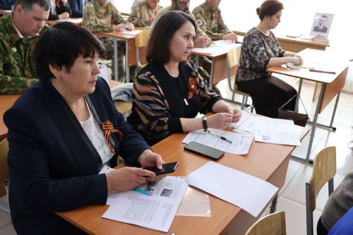 Актаныш технология техникумында узган «Җиңү диктанты» акциясе студентларны, укытучыларны һәм кунакларны бер мәйданга җыйды