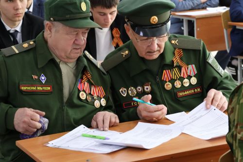 Актаныш технология техникумында узган «Җиңү диктанты» акциясе студентларны, укытучыларны һәм кунакларны бер мәйданга җыйды