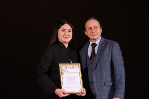 Актаныштагы Театр айлыгында җиңүчеләрне режиссер Александр Долматов тәбрик итте