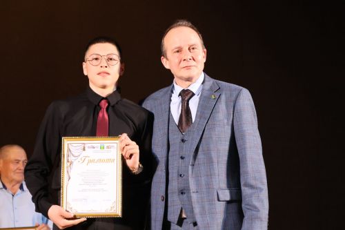 Актаныштагы Театр айлыгында җиңүчеләрне режиссер Александр Долматов тәбрик итте