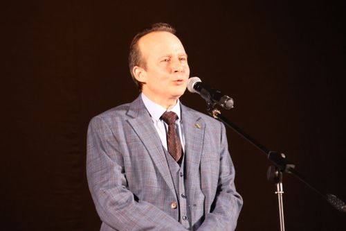 Актаныштагы Театр айлыгында җиңүчеләрне режиссер Александр Долматов тәбрик итте