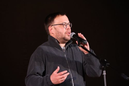 Актаныштагы Театр айлыгында җиңүчеләрне режиссер Александр Долматов тәбрик итте