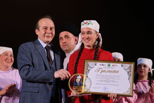 Актаныштагы Театр айлыгында җиңүчеләрне режиссер Александр Долматов тәбрик итте