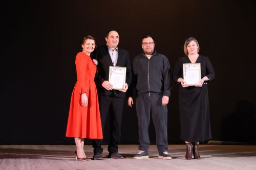 Актаныштагы Театр айлыгында җиңүчеләрне режиссер Александр Долматов тәбрик итте