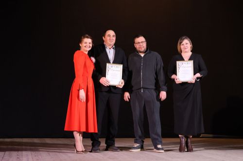 Актаныштагы Театр айлыгында җиңүчеләрне режиссер Александр Долматов тәбрик итте