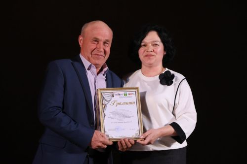 Актаныштагы Театр айлыгында җиңүчеләрне режиссер Александр Долматов тәбрик итте