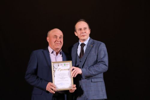 Актаныштагы Театр айлыгында җиңүчеләрне режиссер Александр Долматов тәбрик итте