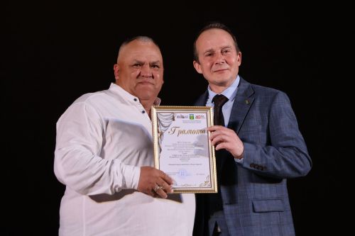 Актаныштагы Театр айлыгында җиңүчеләрне режиссер Александр Долматов тәбрик итте