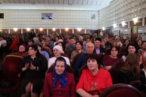 Актаныштагы Театр айлыгында җиңүчеләрне режиссер Александр Долматов тәбрик итте