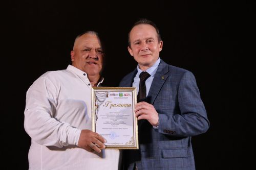 Актаныштагы Театр айлыгында җиңүчеләрне режиссер Александр Долматов тәбрик итте