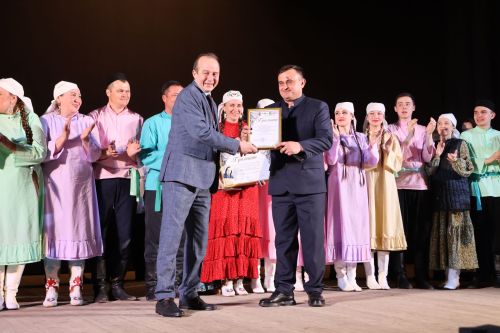 Актаныштагы Театр айлыгында җиңүчеләрне режиссер Александр Долматов тәбрик итте