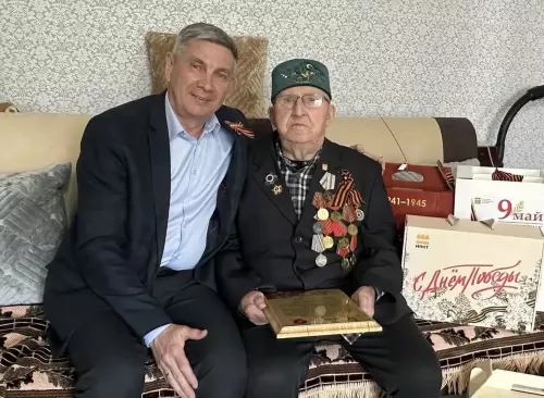 Район башлыгы Ленар Зарипов Бөек Ватан сугышы ветераны, Актаныш районының Почетлы гражданы, 100 яшьлек Вазыйх абый Шакировны Җиңү бәйрәме белән тәбрикләде