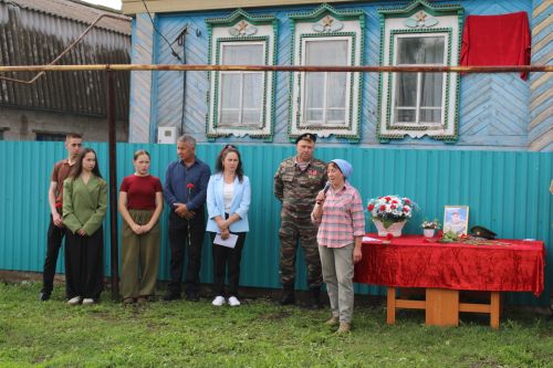 Яңа Богадыда МХО каһарманы Айназ Арсланов истәлегенә мемориаль такта ачылды