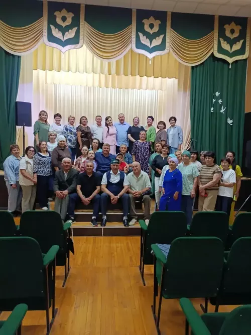 «Без бергә» хәйрия труппасы Чишмә авылында концерт күрсәтте