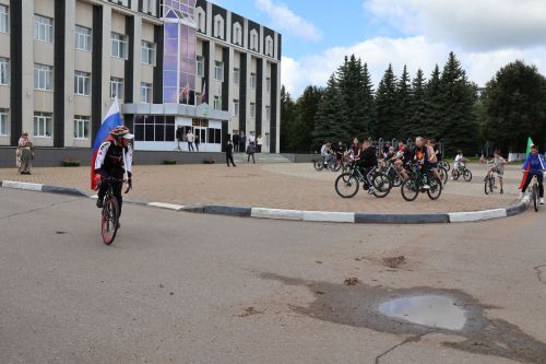 Россия флагы астында – бердәм без: Актанышта бәйрәм велойөреше