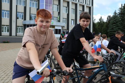 Россия флагы астында – бердәм без: Актанышта бәйрәм велойөреше