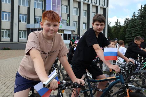 Россия флагы астында – бердәм без: Актанышта бәйрәм велойөреше
