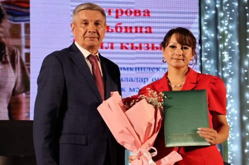 50дән артык мәгариф хезмәткәре лаеклы бүләкләрен алды
