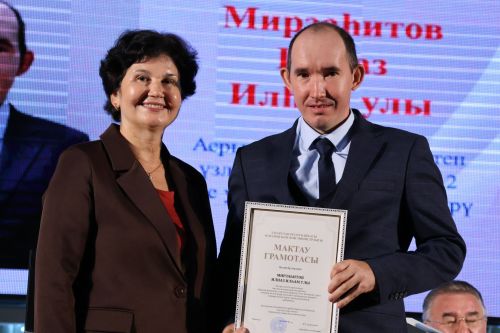 50дән артык мәгариф хезмәткәре лаеклы бүләкләрен алды