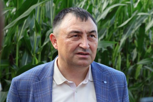 Рамил Вәлиев КФХсы сыерларын ясалма интеллект саклый