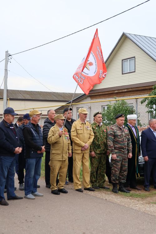 Актанышта махсус хәрби операция батыры Нияз Фәррахов истәлегенә Хәтер тактасы куелды
