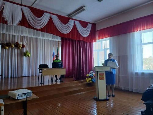 Иске Кормаш мәктәбендә укучылар һәм әти-әниләр белән юл иминлеге турында сөйләштеләр