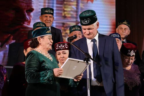 Иҗат, сәнгать һәм дуслык бәйрәме: Фәнәвис Дәүләтбаевны олыладылар (Фотолар)