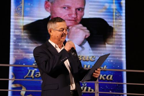 Иҗат, сәнгать һәм дуслык бәйрәме: Фәнәвис Дәүләтбаевны олыладылар (Фотолар)